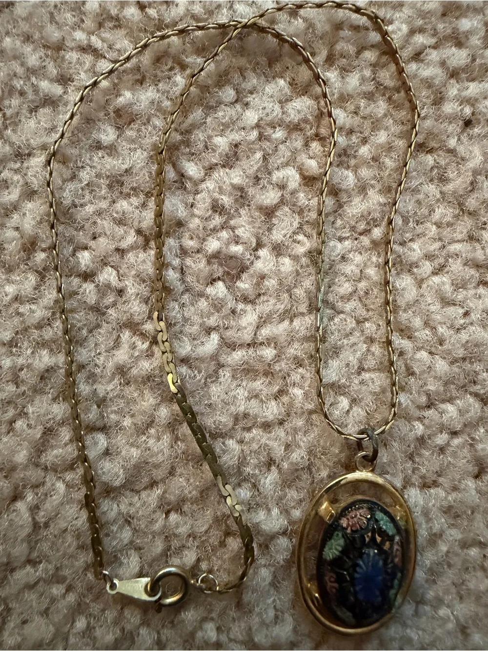 Vintage Sarah Coventry Gold Tone Oval Floral Pendant Necklace Signed